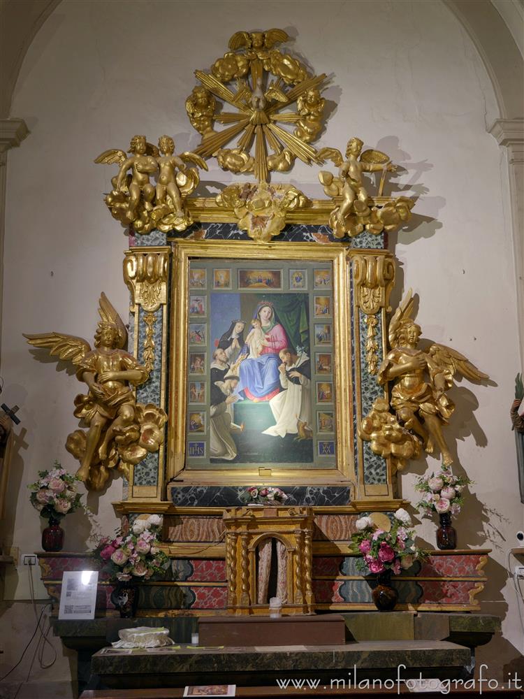 Montefiore Conca (Rimini) - Altare della Madonna del Rosario nella Chiesa di San Paolo